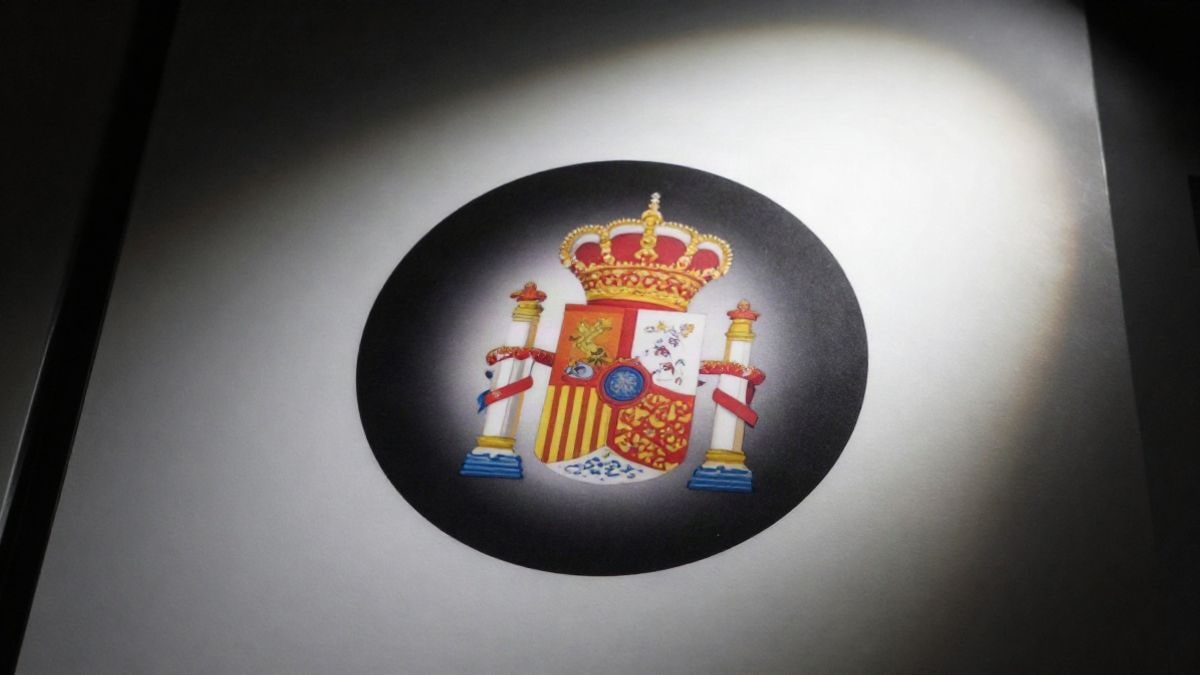 Imagen ilustrativa: primer plano del logotipo de Apple con un enfoque en tecnología e innovación
