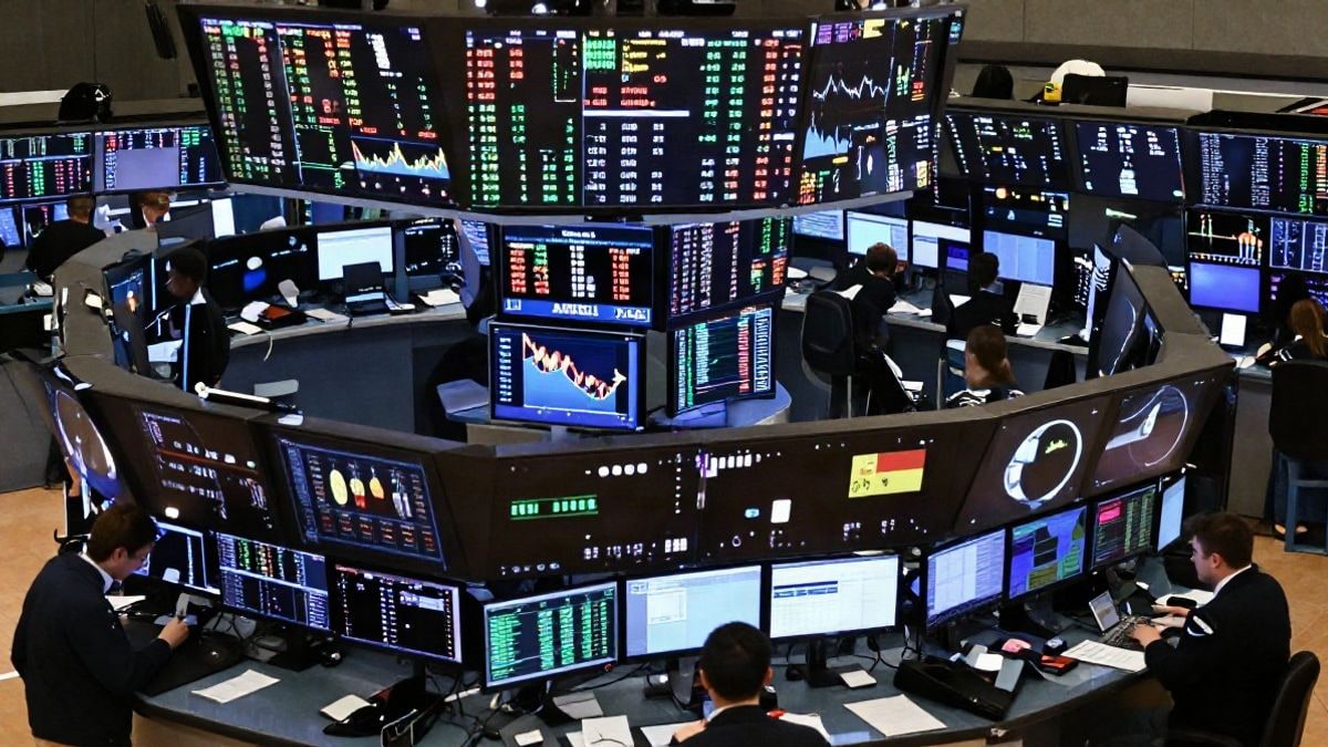 Illustrative image: overhead view of a trading environment in a stock market, with screens showing financial data and graphs.