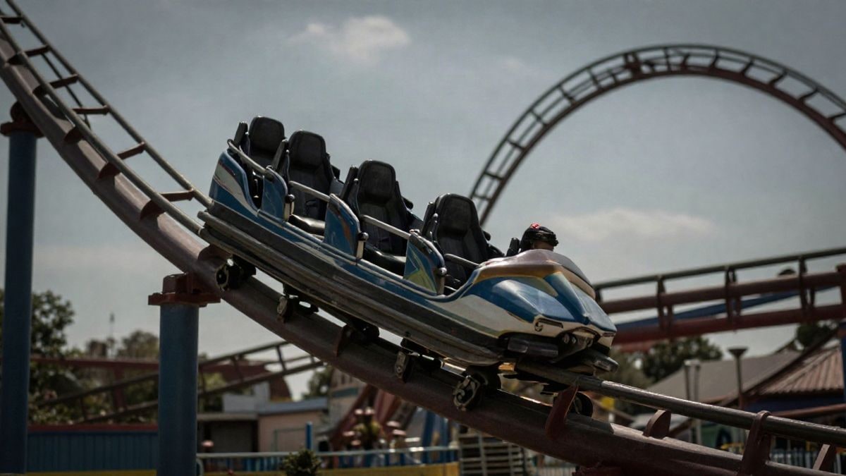 Imagen ilustrativa: primer plano de una montaña rusa en un parque de atracciones, sin personas ni elementos identificables.