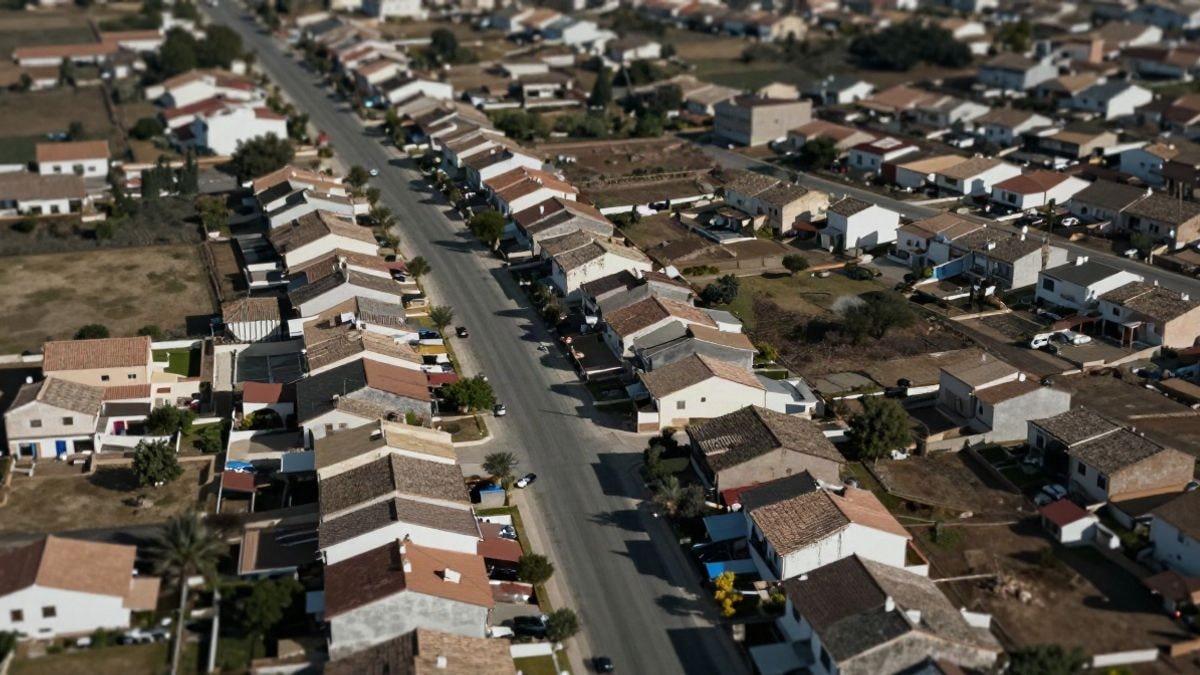 Illustrative image: aerial view of a suburban neighbourhood with houses and streets, representing the area's structure generically.