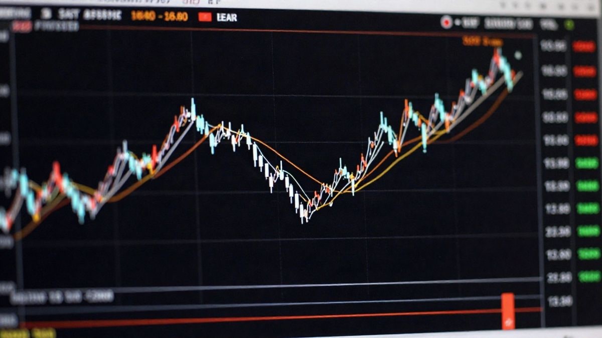 Illustrative image: stock market fluctuation chart, representing Ibex 35 trends in a financial context.